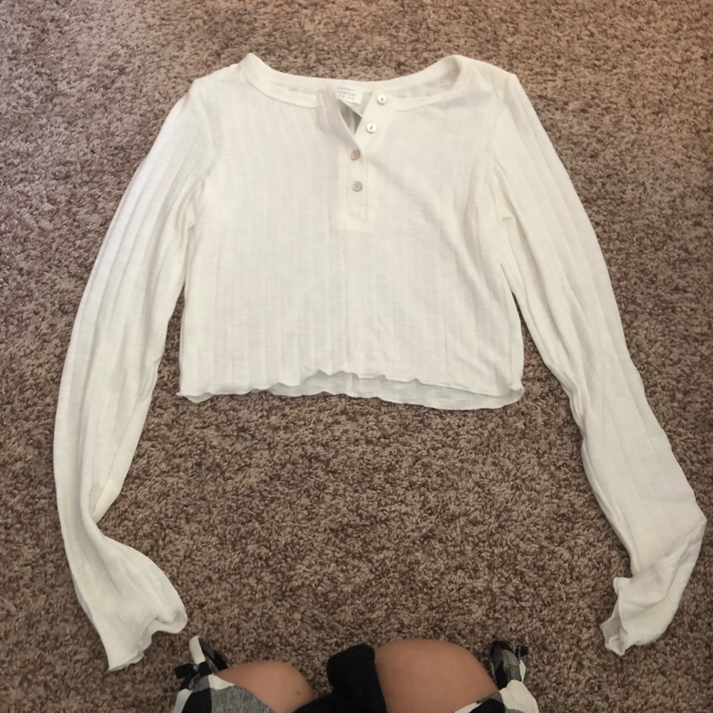 White long sleeved crop top